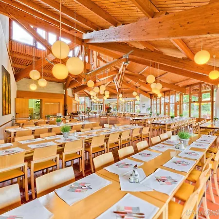 Hohenwart Forum Szálloda 3*